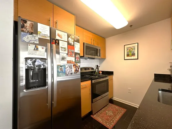 $3,100 | 102 Christopher Columbus Drive, Unit 302, Jersey City, NJ 07302