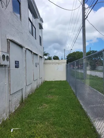 a view of a back yard of the house