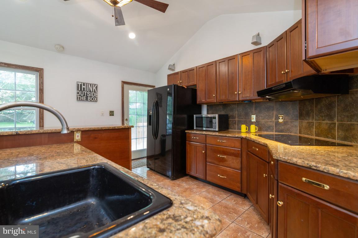 3616 Old Post Road Fairfax, VA 22030 - Photo 9 of 33 Kitchen
