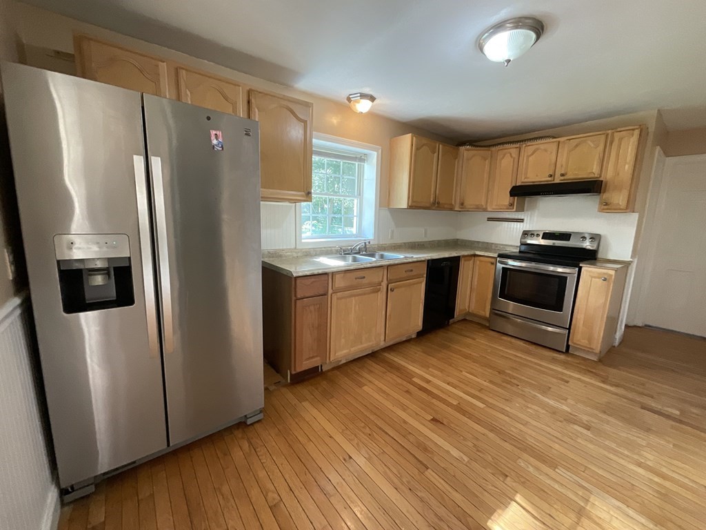 162 Chalmers Street Springfield, MA 01118 - Photo 3 of 12