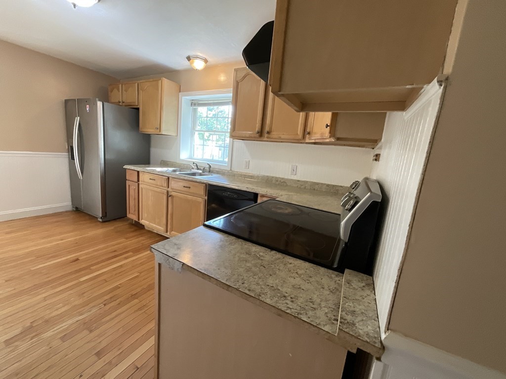 162 Chalmers Street Springfield, MA 01118 - Photo 4 of 12