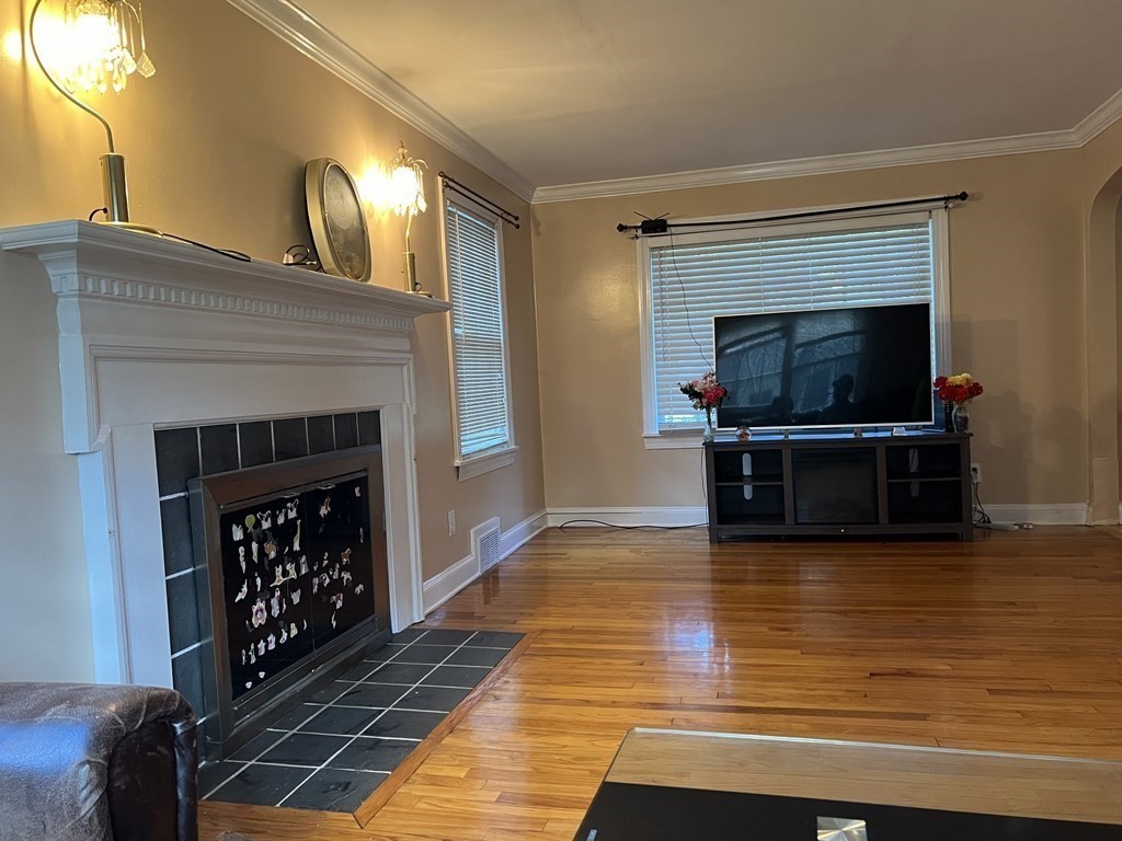 162 Chalmers Street Springfield, MA 01118 - Photo 6 of 12