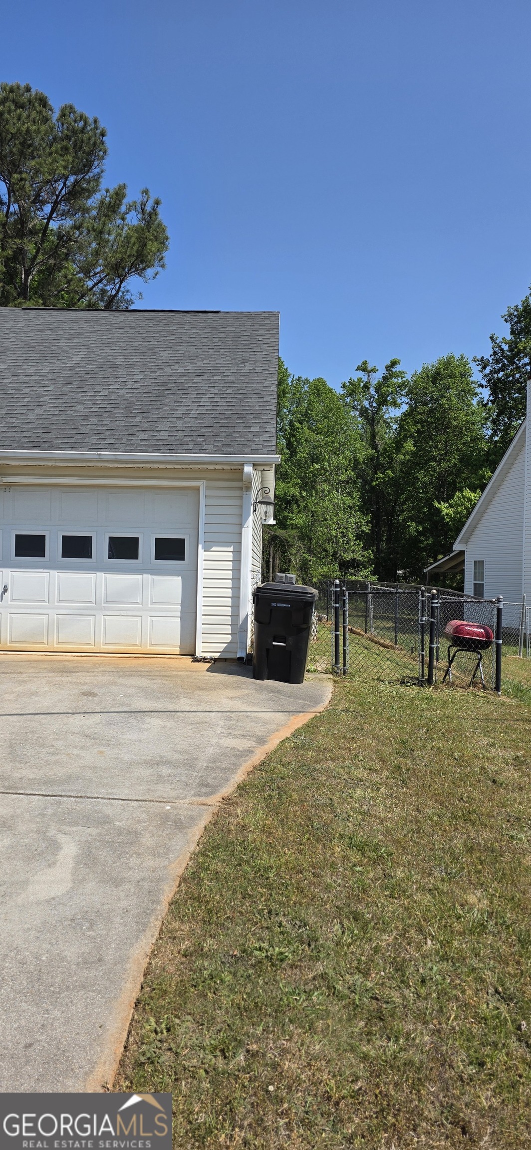 140 Villa Rosa Road Temple, GA 30179 - Photo 2 of 22 a backyard of a house with table and chairs