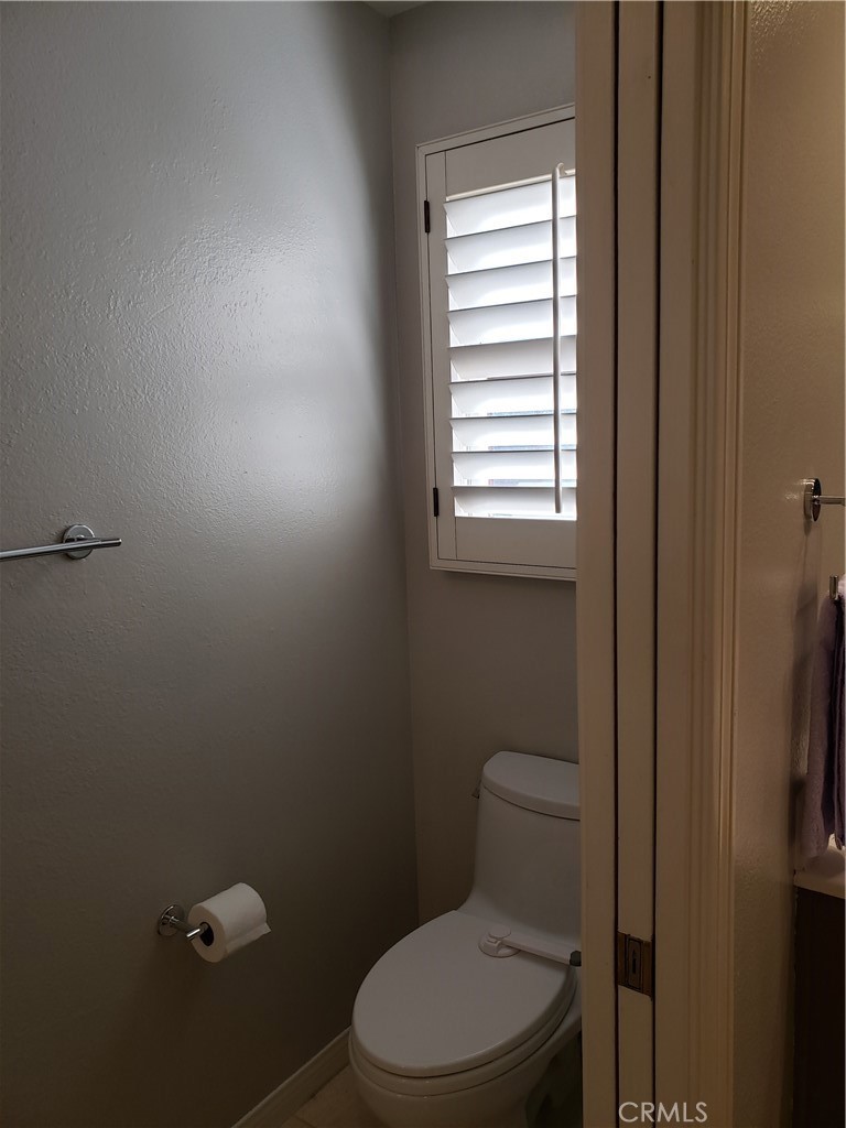 2447 Oneida Street, Unit 2 Pasadena, CA 91107 - Photo 40 of 56 Primary Bath Toilet-Shower Room