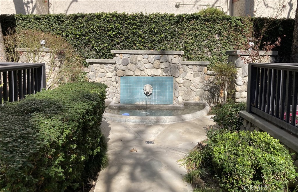 2447 Oneida Street, Unit 2 Pasadena, CA 91107 - Photo 7 of 56 Community Fountain, adjacent to 2447 #2 provides pleasant ambiance