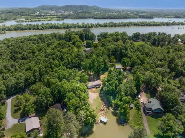 $325,000 | 482 Hiwassee Drive, Decatur, TN 37322