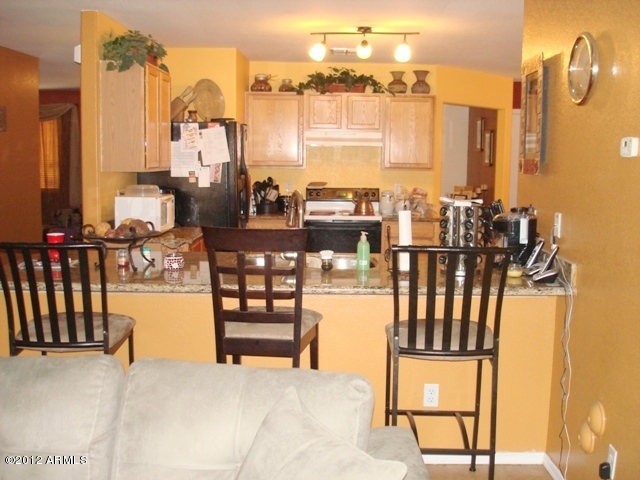 7132 West Zak Road Phoenix, AZ 85043 - Photo 11 of 14 Breakfast Bar