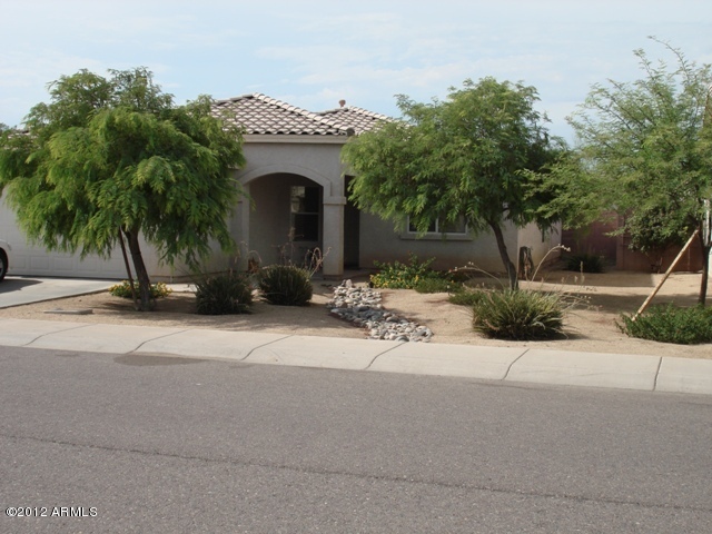 7132 West Zak Road Phoenix, AZ 85043 - Photo 2 of 14 Front 2