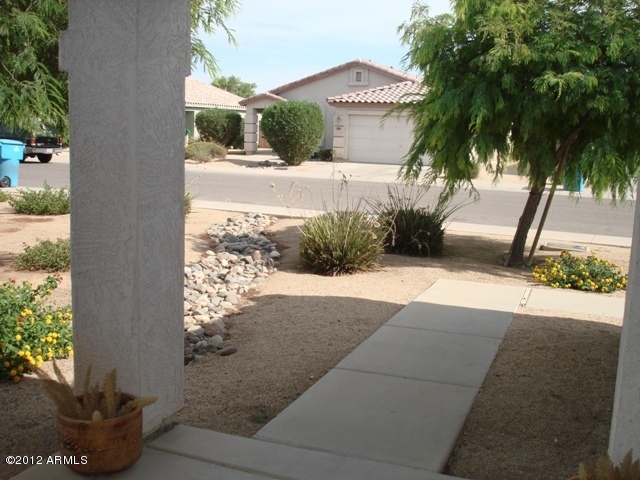 7132 West Zak Road Phoenix, AZ 85043 - Photo 3 of 14 Front 4