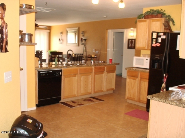 7132 West Zak Road Phoenix, AZ 85043 - Photo 6 of 14 Huge Kitchen