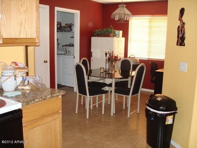 7132 West Zak Road Phoenix, AZ 85043 - Photo 7 of 14 Huge Eat In Kitchen