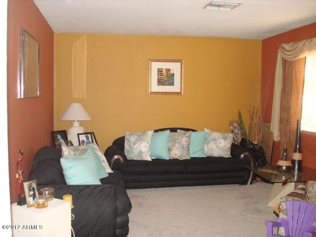 7132 West Zak Road Phoenix, AZ 85043 - Photo 8 of 14 Living Room