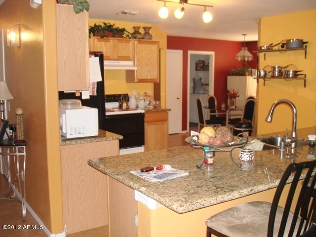 7132 West Zak Road Phoenix, AZ 85043 - Photo 10 of 14 Spacious open Eat-In Kitchen