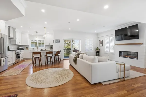 $999,900 | 20 Lawrence Street, Unit 2, Wakefield, MA 01880
