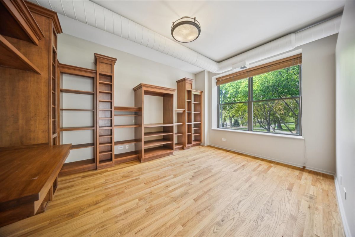 811 South Lytle Street, Unit 101 Chicago, IL 60607 - Photo 15 of 23 a view of empty room with wooden floor and fan