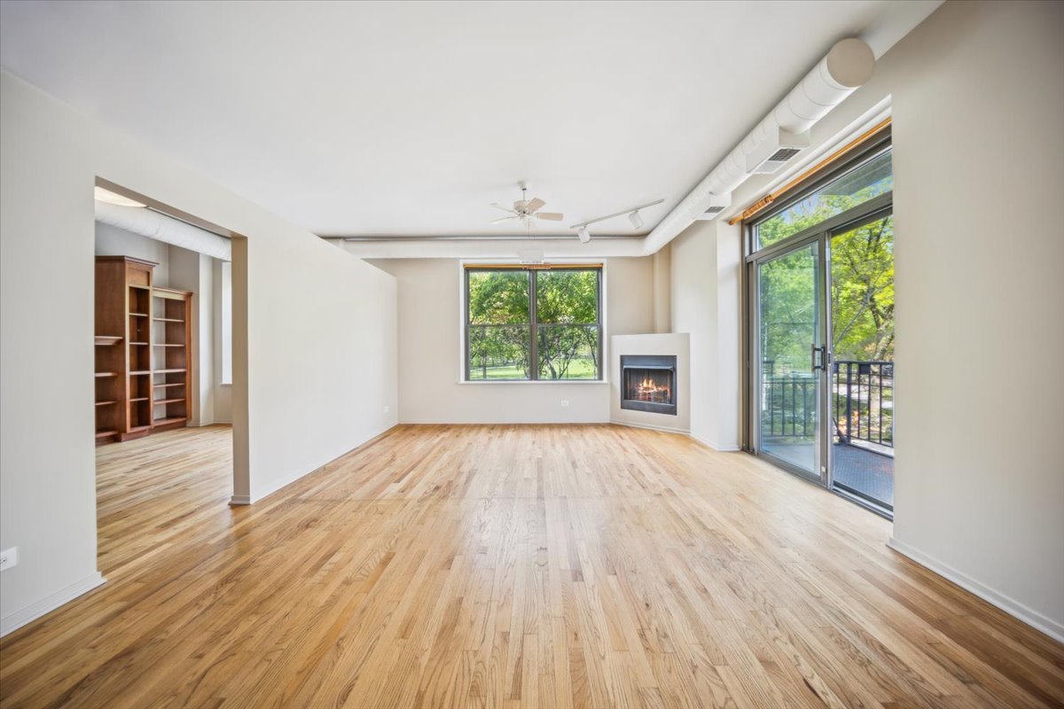811 South Lytle Street, Unit 101 Chicago, IL 60607 - Photo 8 of 23 a view of an empty room with wooden floor and a window