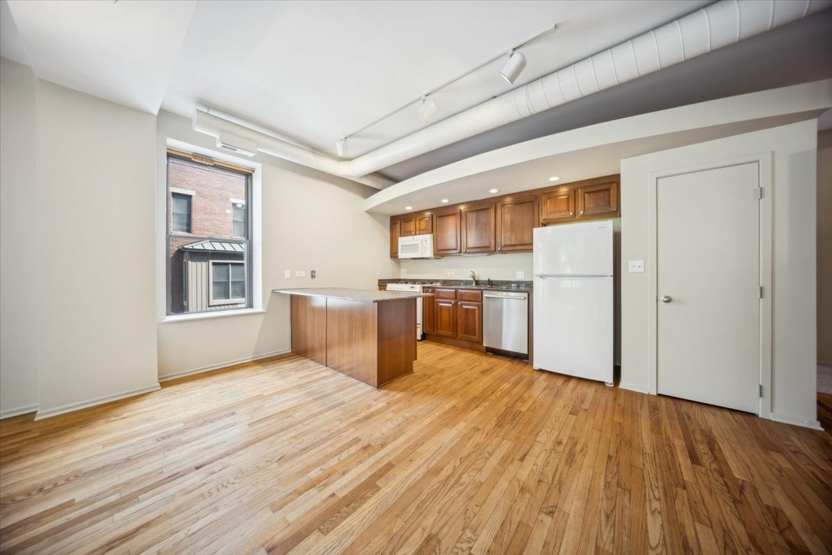 811 South Lytle Street, Unit 101 Chicago, IL 60607 - Photo 10 of 23 a view of a kitchen with wooden floor and electronic appliances