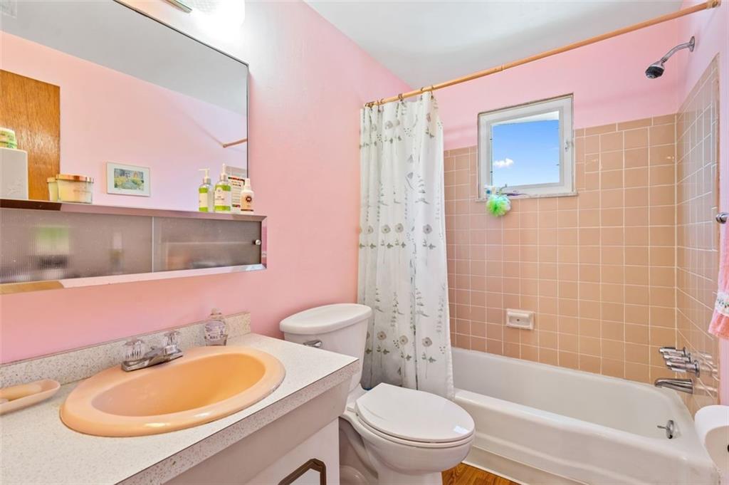 184 Parkedge Road Pittsburgh, PA 15220 - Photo 17 of 25 Gallery Image 17