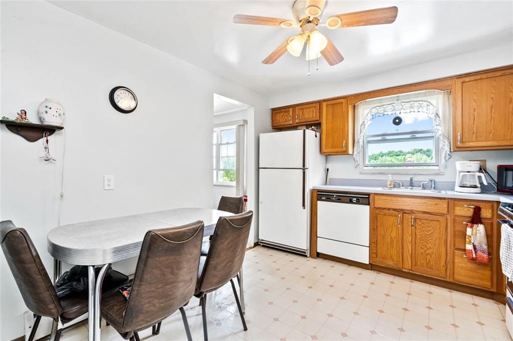 184 Parkedge Road Pittsburgh, PA 15220 - Photo 10 of 25 Gallery Image 10