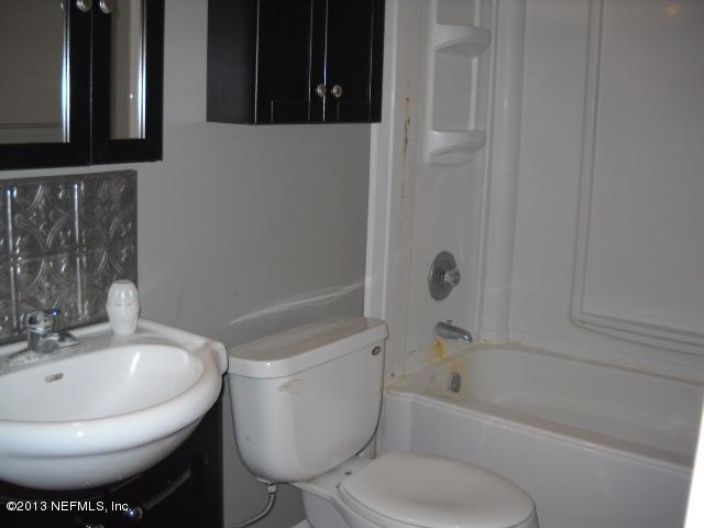 1835 Lilly Road East Jacksonville, FL 32207 - Photo 10 of 11 a bathroom with a toilet and a bathtub