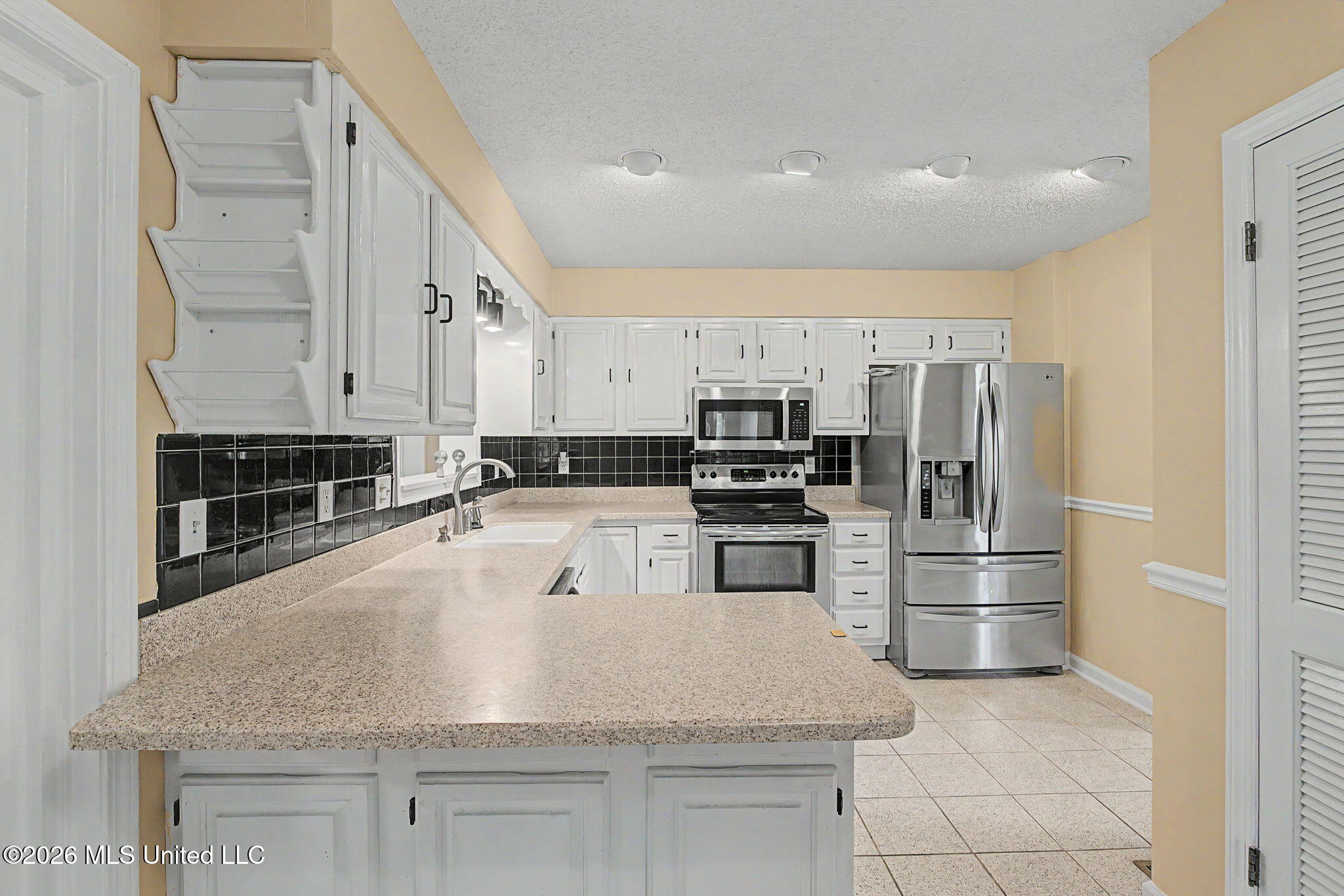 448 Oakley Road Senatobia, MS 38668 - Photo 16 of 61 Kitchen!