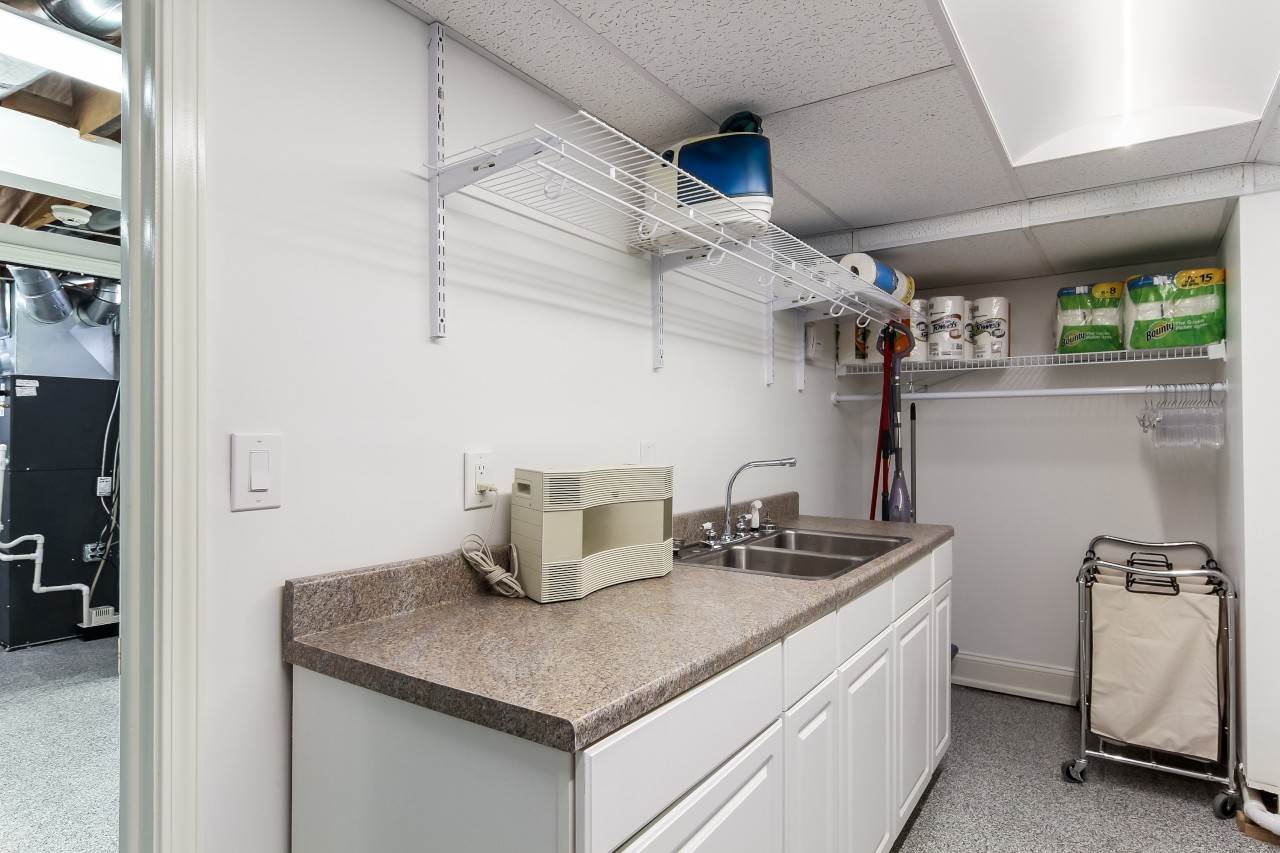 8179 East Shore Road Traverse City, MI 49686 - Photo 38 of 76 1872313-37.JPG