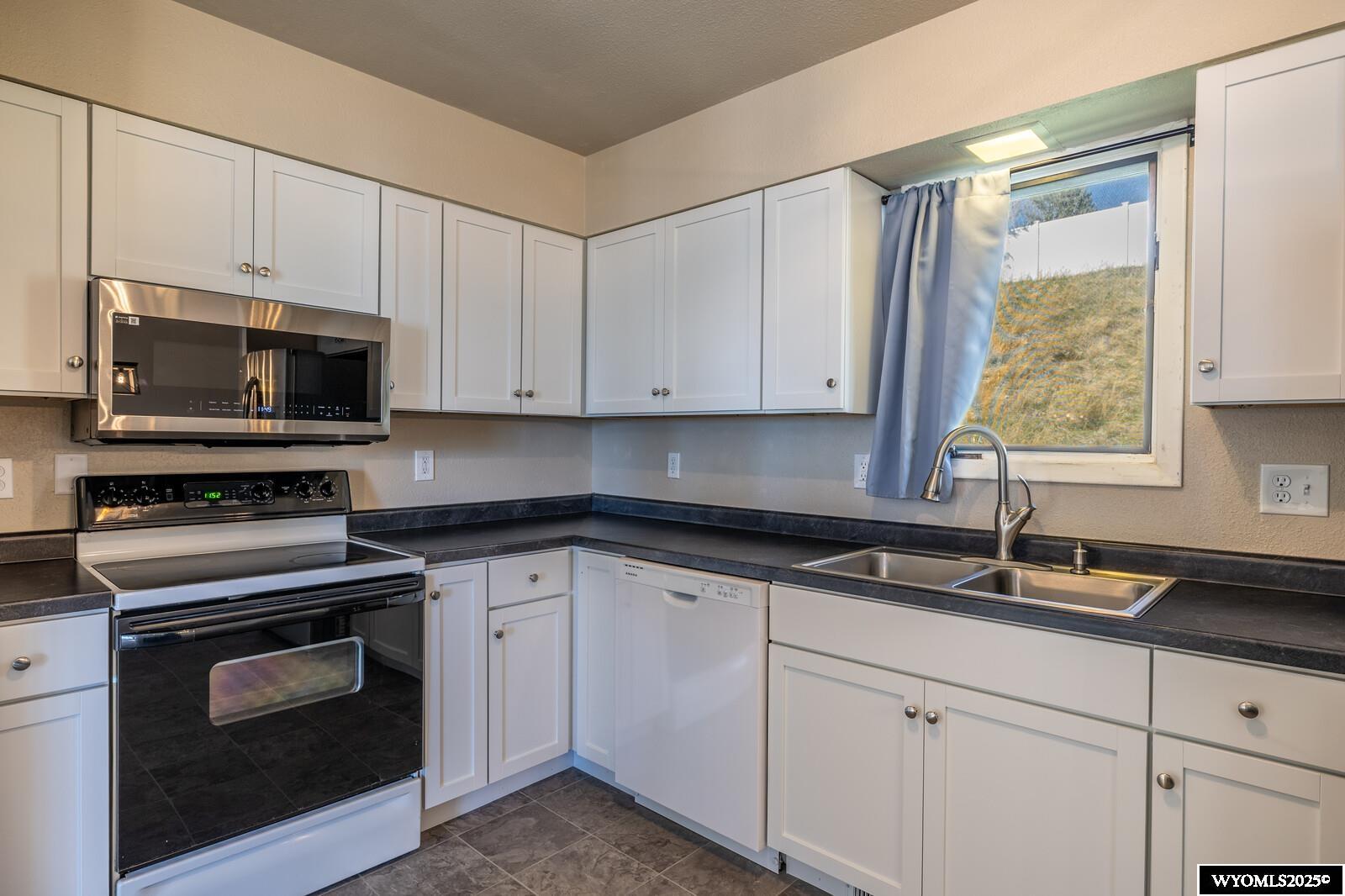 3110 Ridgecrest Drive Casper, WY 82604 - Photo 23 of 40