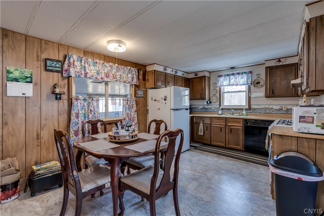 20710 Reasoner Road Brownville, NY 13601 - Photo 6 of 40 Eat in Kitchen
