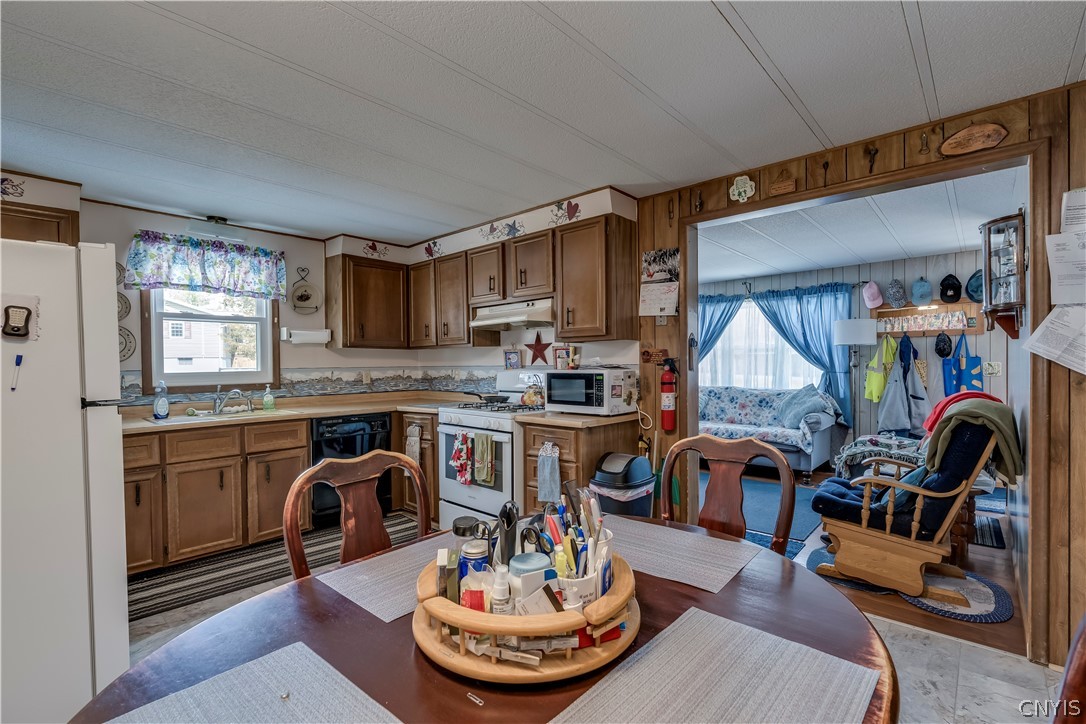 20710 Reasoner Road Brownville, NY 13601 - Photo 7 of 40 Kitchen and Eat in Dining