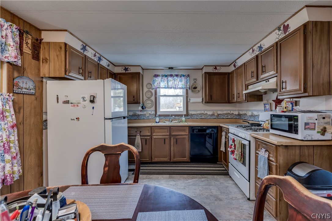 20710 Reasoner Road Brownville, NY 13601 - Photo 8 of 40 Kitchen and Eat in Dining