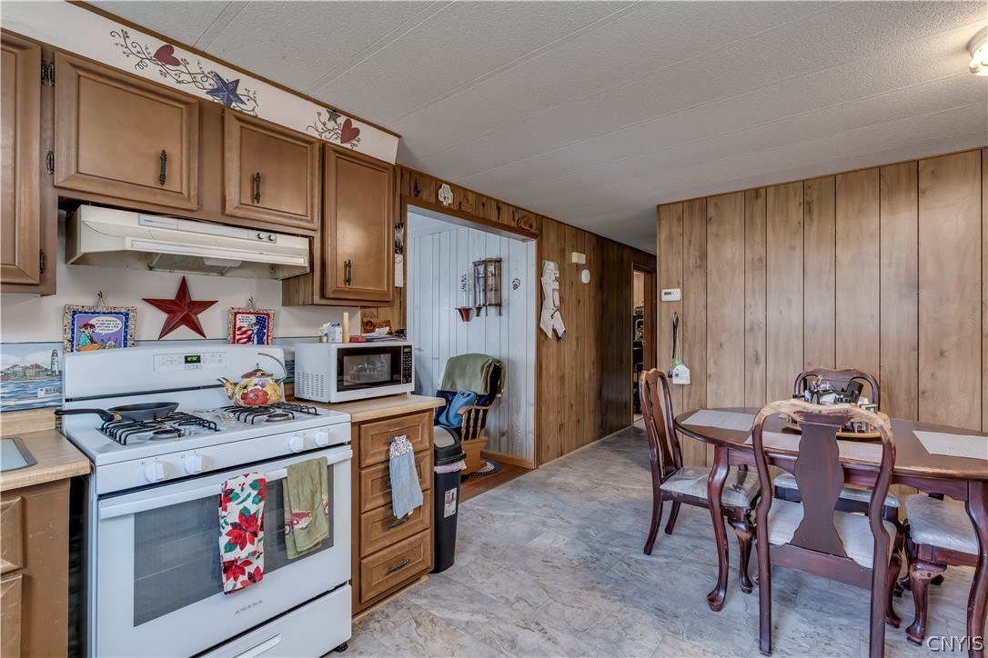 20710 Reasoner Road Brownville, NY 13601 - Photo 9 of 40 Kitchen and Eat in Dining