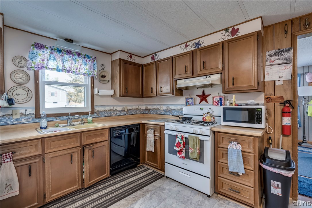 20710 Reasoner Road Brownville, NY 13601 - Photo 10 of 40 Kitchen