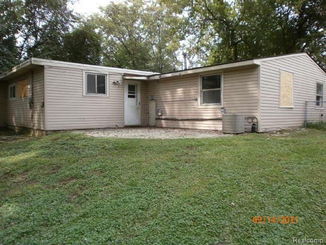 1894 Weir Road Walled Lake, MI 48390 - Photo 2 of 9 BACKVIEW