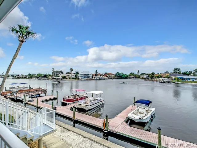 an aerial view of a tennis ground