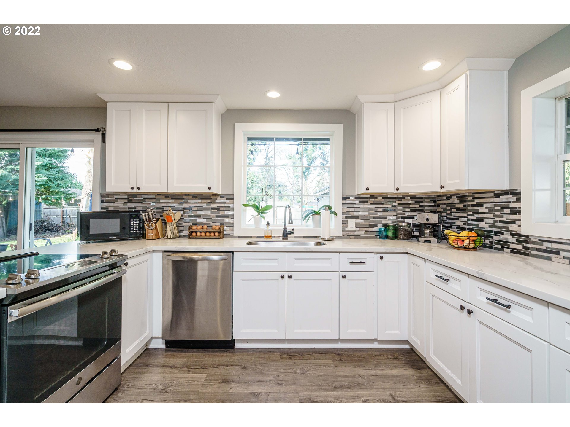 8563 Southeast Roots Road Clackamas, OR 97015 - Photo 12 of 30 Gallery Image 12