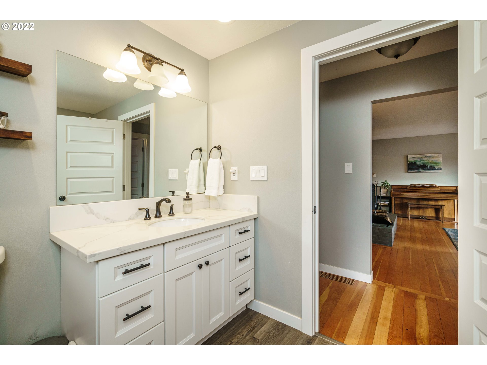 8563 Southeast Roots Road Clackamas, OR 97015 - Photo 18 of 30 Gallery Image 18