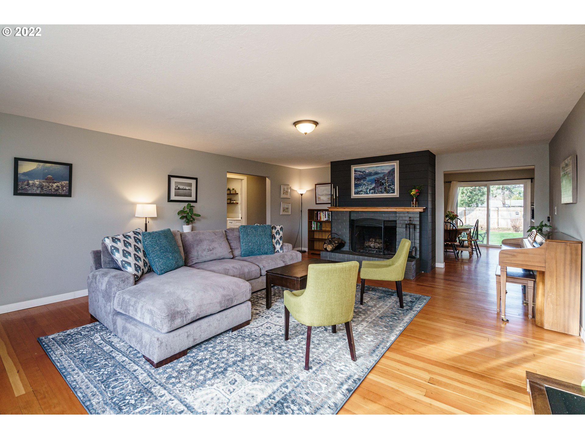 8563 Southeast Roots Road Clackamas, OR 97015 - Photo 4 of 30 Gallery Image 4