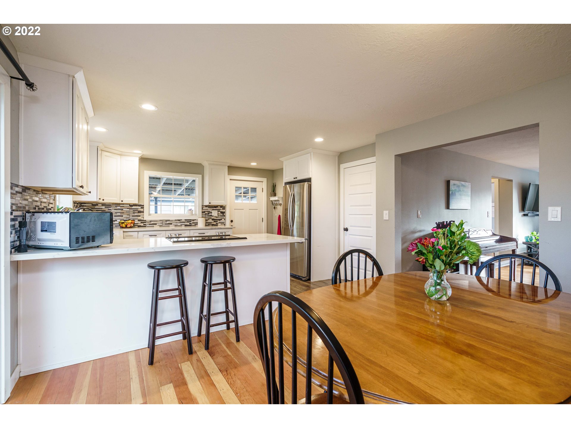 8563 Southeast Roots Road Clackamas, OR 97015 - Photo 10 of 30 Gallery Image 10