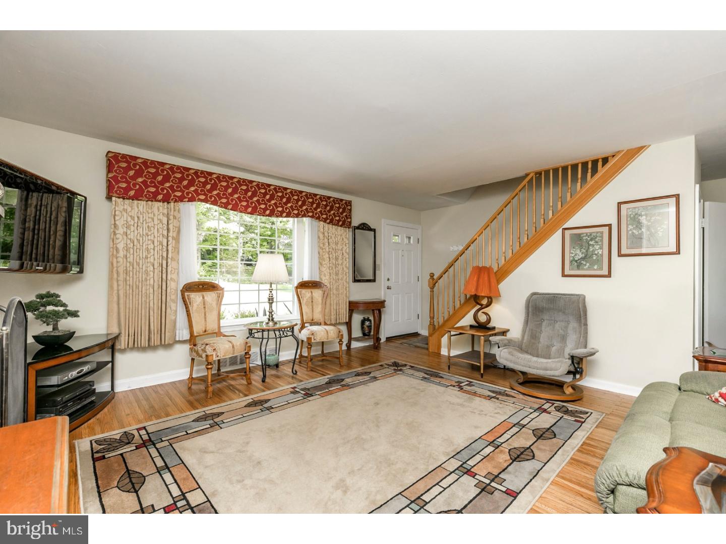 26 Grubb Road Malvern, PA 19355 - Photo 3 of 25 Living Room