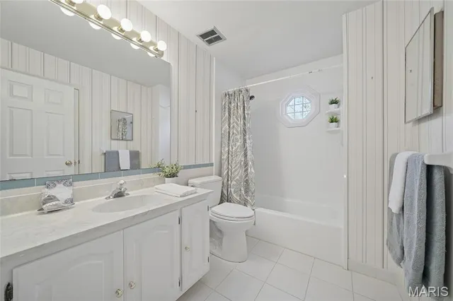 $550,000 | 12848 Haverton Drive, Creve Coeur, MO 63141