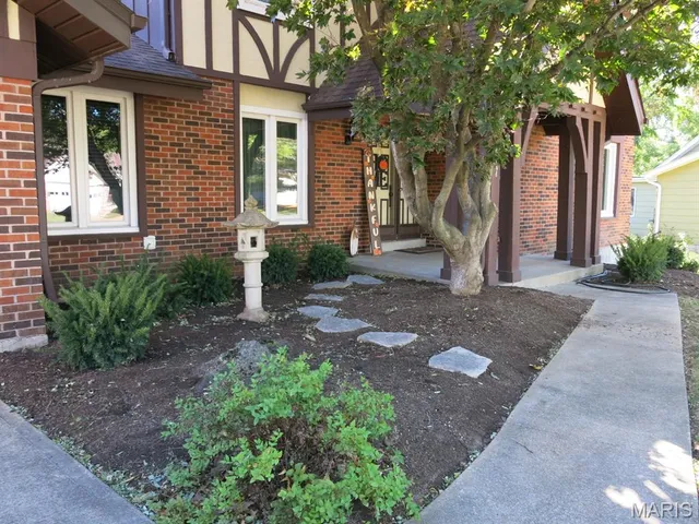 $550,000 | 12848 Haverton Drive, Creve Coeur, MO 63141