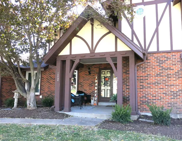 $550,000 | 12848 Haverton Drive, Creve Coeur, MO 63141
