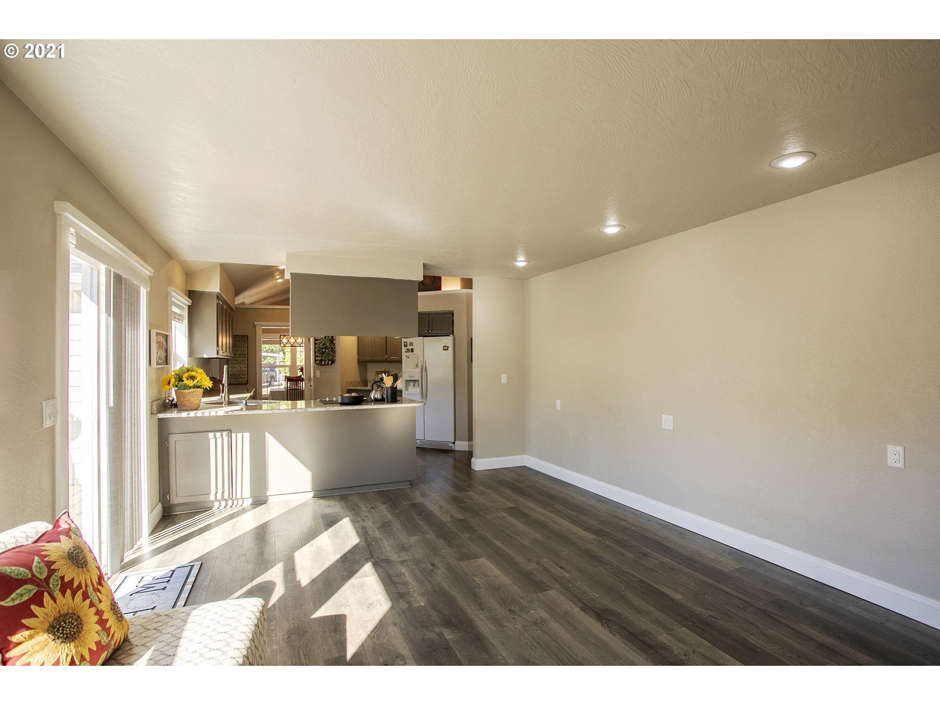 313 72nd Place Springfield, OR 97478 - Photo 16 of 32 a view of kitchen and center island