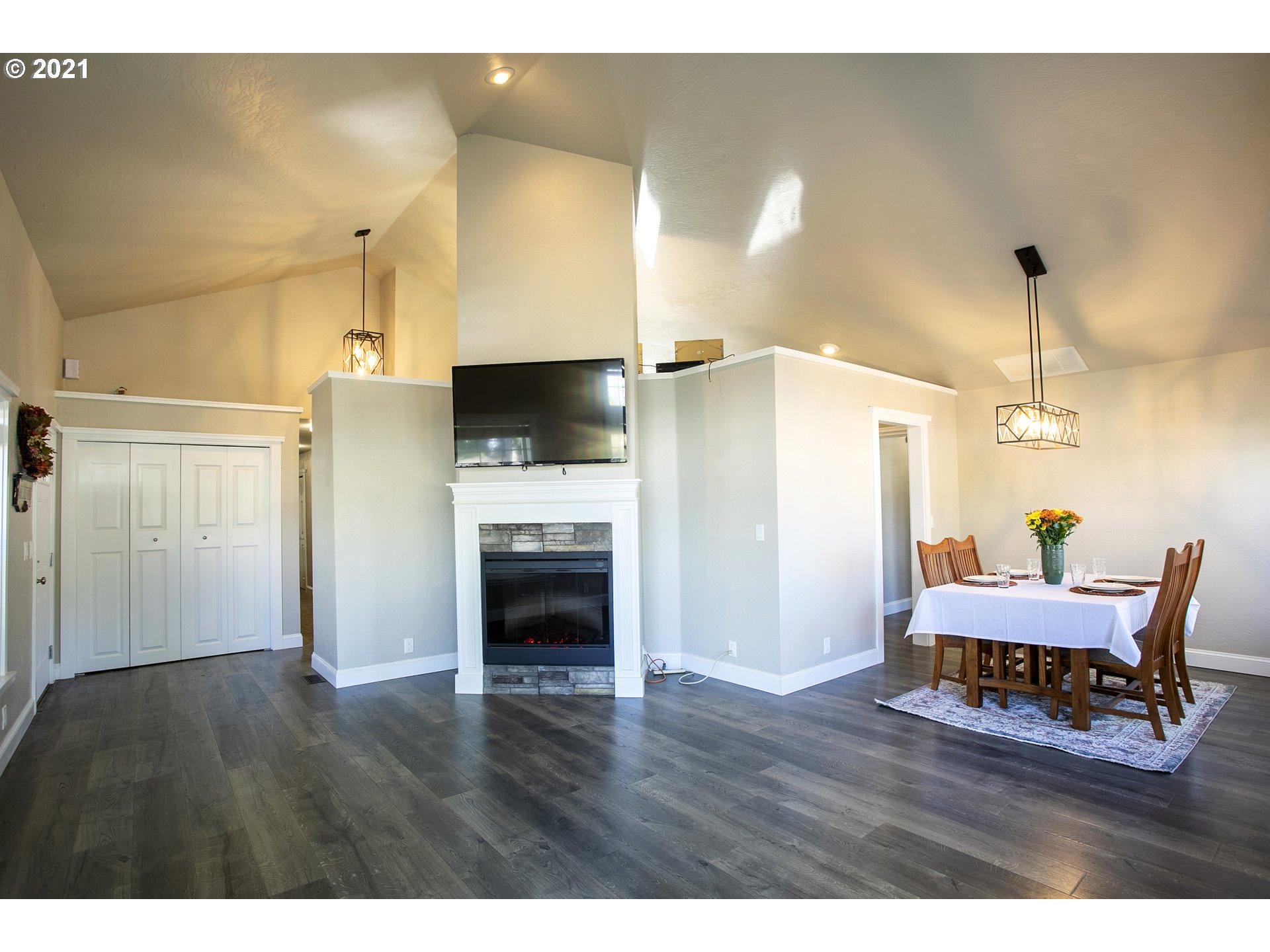 313 72nd Place Springfield, OR 97478 - Photo 8 of 32 a living room with furniture and a wooden floor