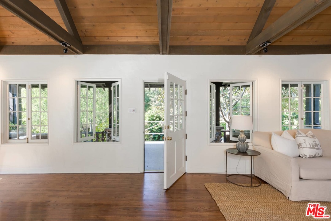 12 Latimer Road Santa Monica, CA 90402 - Photo 9 of 29 Gallery Image 9