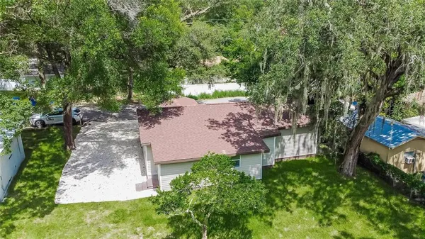 a view of a yard in front of house