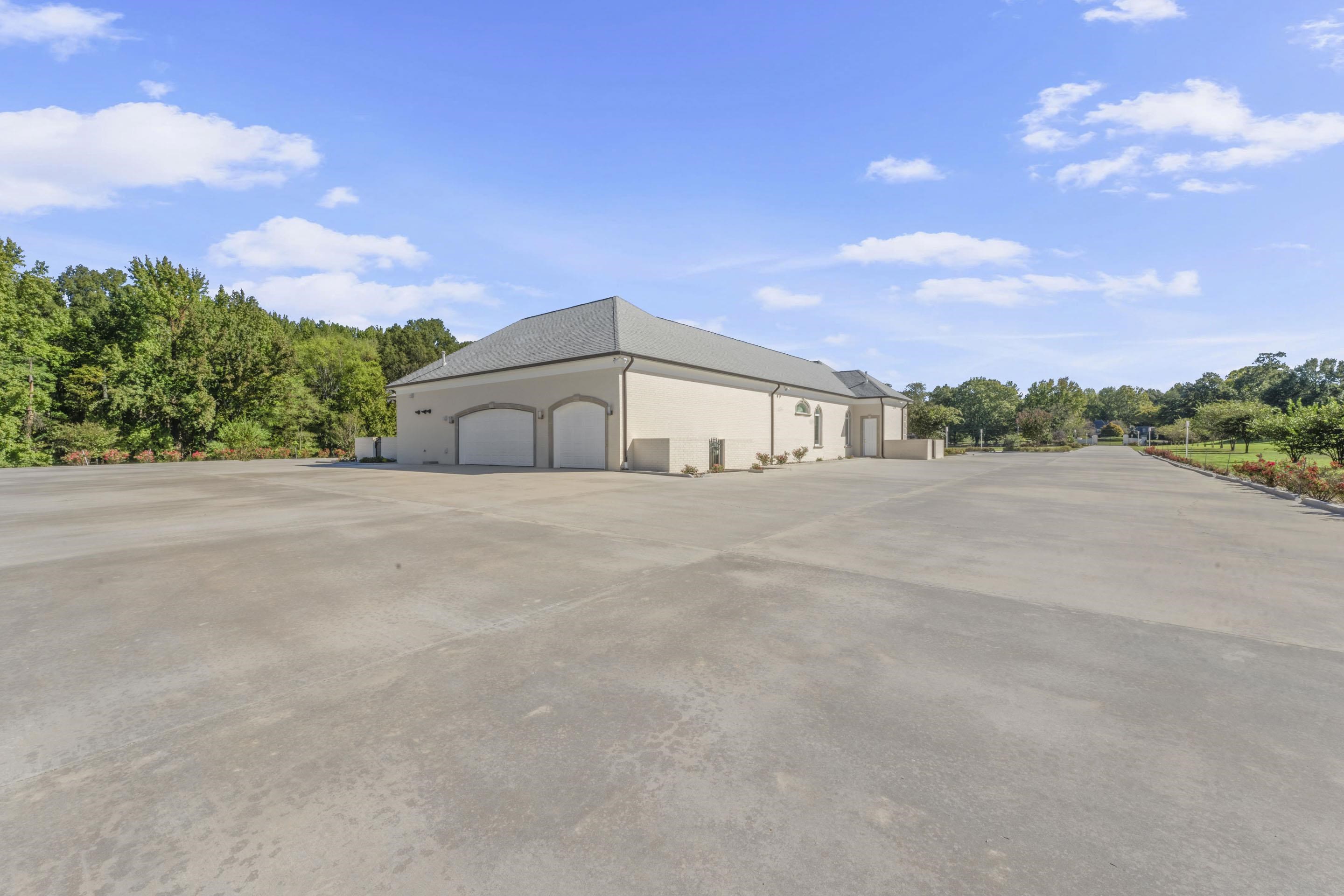 881 Bray Station Road Collierville, TN 38017 - Photo 32 of 40 a view of a house with a street