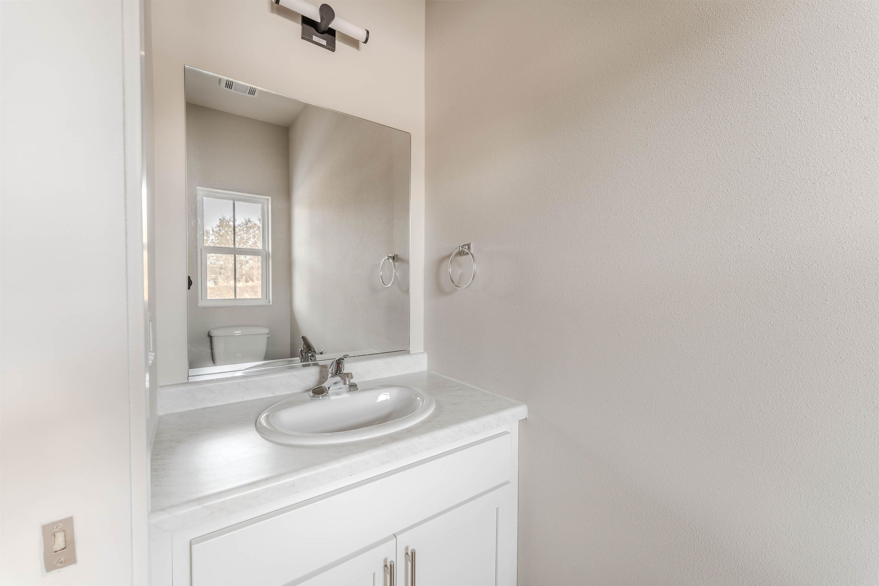 1084 West 20th Avenue Oshkosh, WI 54902 - Photo 13 of 31