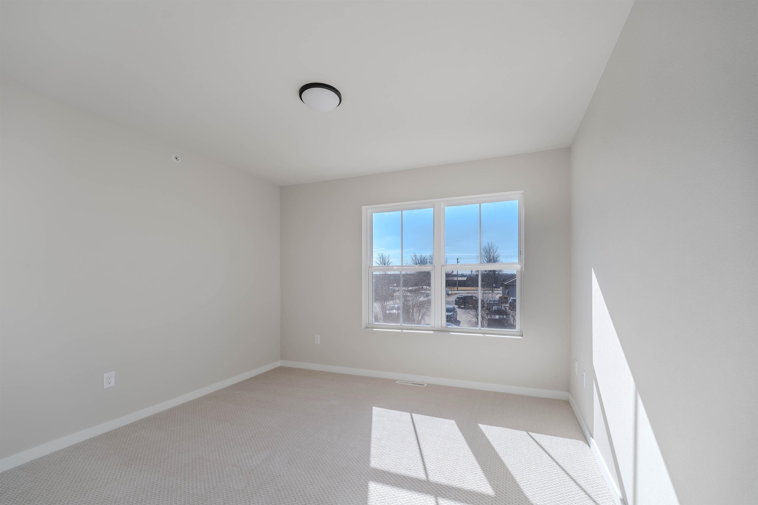 1084 West 20th Avenue Oshkosh, WI 54902 - Photo 20 of 31