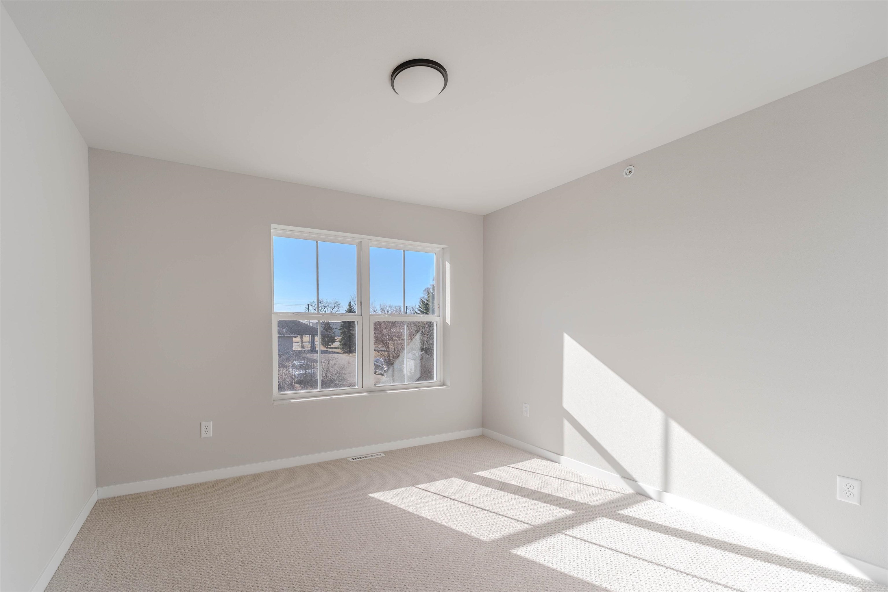 1084 West 20th Avenue Oshkosh, WI 54902 - Photo 23 of 31